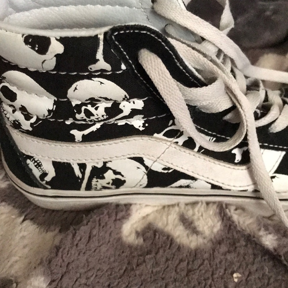 Shoes - Picture 3 of 6